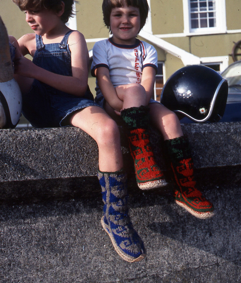 Archi-&-Ben-sitting-on-the-Aberaeron-Harbour-outside-The-harbourmaster-Hotel-Wall,-August-1983.jpg
